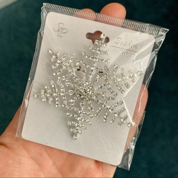 Rhinestone Christmas Winter Snowflake Brooch Brand New! (#1) - Picture 4 of 7